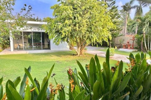 Вилла в Паттайе, Таиланд с 4 спальнями  № 130459 - фото 8