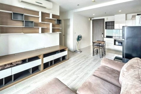 Кондоминиум с 2 спальнями в Дин Даенге, Бангкок, Таиланд № 133007 - фото 2