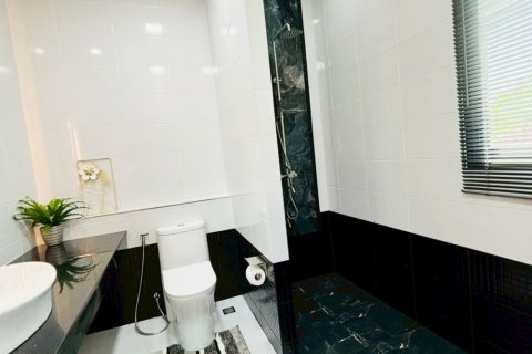 Maison à Hang Dong, Thaïlande 3 chambres № 125765 - photo 11