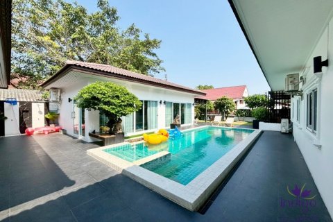 Дом в Сарафи, Таиланд с 6 спальнями  № 125766 - фото 1