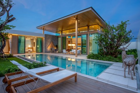Villa in Phuket, Thailand 3 bedrooms № 115918 - photo 1
