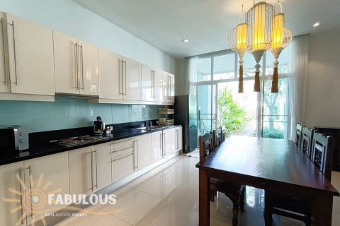Villa in Phuket, Thailand 3 bedrooms № 124338 - photo 15