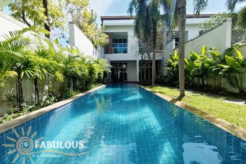Villa in Phuket, Thailand 3 bedrooms № 124338 - photo 1