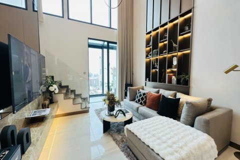 Дуплекс в Бангкоке, Таиланд с 3 спальнями  № 100924 - фото 1