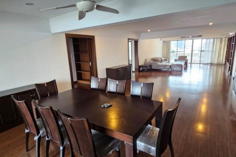 Кондоминиум с 3 спальнями в Клонг Тоэй, Бангкок, Таиланд № 123728 - фото 1