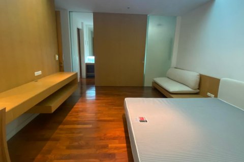 Condo in Khlong Toei, Bangkok, Thailand, 2 bedrooms  № 123729 - photo 24