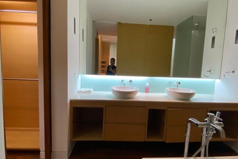 Condo in Khlong Toei, Bangkok, Thailand, 2 bedrooms  № 123729 - photo 26