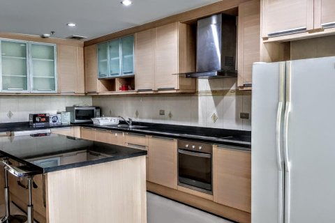 Condo in Khlong Toei, Bangkok, Thailand, 3 bedrooms  № 123730 - photo 8