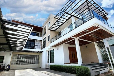 Дом в Бангкоке, Таиланд с 9 спальнями  № 105211 - фото 2