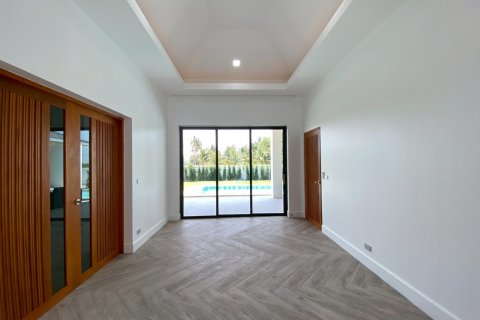 House in Hua Hin, Thailand 4 bedrooms № 125097 - photo 14