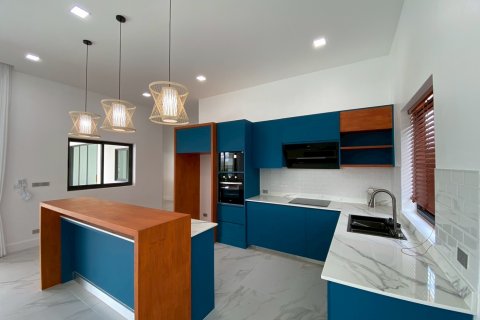 House in Hua Hin, Thailand 4 bedrooms № 125097 - photo 12