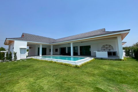 House in Hua Hin, Thailand 4 bedrooms № 125097 - photo 1