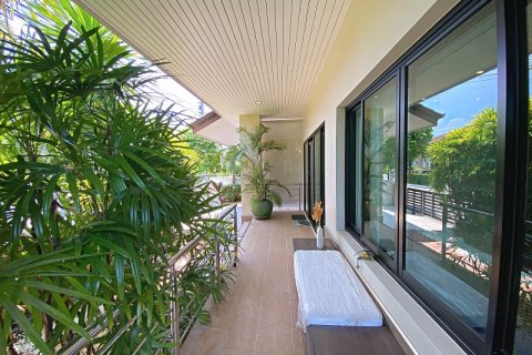 House in Hua Hin, Thailand 3 bedrooms № 125093 - photo 14