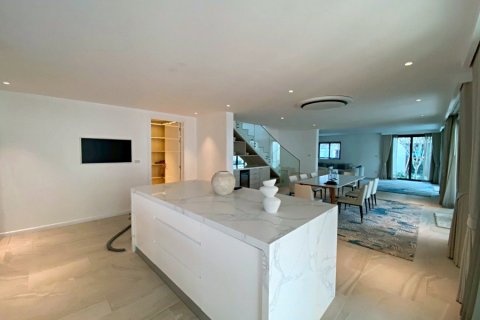 House in Hua Hin, Thailand 4 bedrooms № 125095 - photo 12