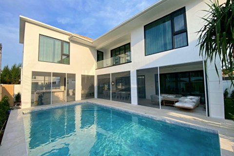 House in Hua Hin, Thailand 4 bedrooms № 125095 - photo 1