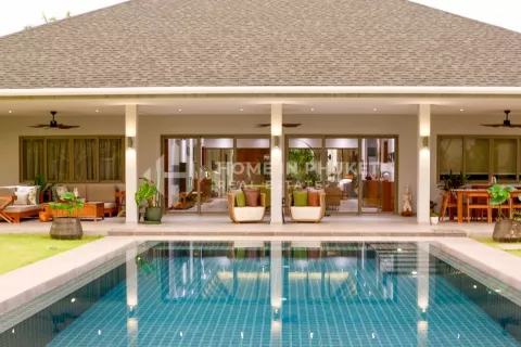 House in Phuket, Thailand 5 bedrooms № 130847 - photo 1
