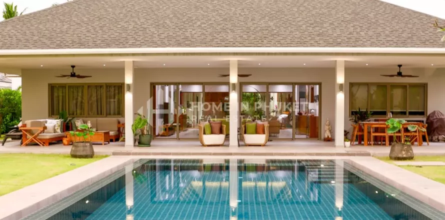 House in Phuket, Thailand 5 bedrooms № 130847
