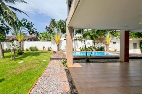 Вилла в Хуа Хине, Таиланд с 4 спальнями  № 132621 - фото 8