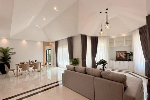 House in Pattaya, Thailand 3 bedrooms № 132623 - photo 6