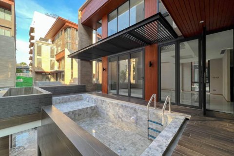 Villa in Bangkok, Thailand 4 bedrooms № 132625 - photo 3