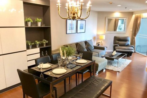 Condo in Huai Khwang, Bangkok, Thailand, 3 bedrooms  № 86175 - photo 1