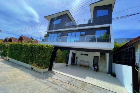 Villa in Pattaya, Thailand 5 bedrooms № 100664 - photo 1