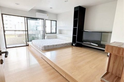 Condo à Khlong Toei, Bangkok, Thaïlande, 2 chambres  № 86824 - photo 3