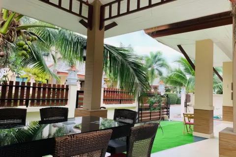 House in Pattaya, Thailand 3 bedrooms № 85099 - photo 8