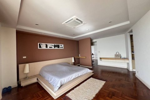 Condo in Pattaya, Thailand, 4 bedrooms № 104339 - photo 8