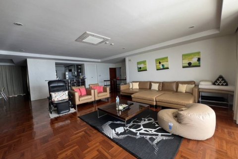 Condo in Pattaya, Thailand, 4 bedrooms № 104339 - photo 1