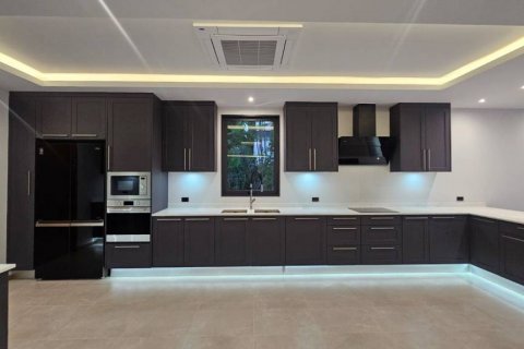 Вилла в Чалонге, Таиланд с 4 спальнями  № 124537 - фото 9