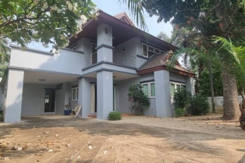 House in Pattaya, Thailand 4 bedrooms № 124540 - photo 1
