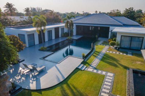 Дом в Хуа Хине, Таиланд с 6 спальнями  № 125117 - фото 2