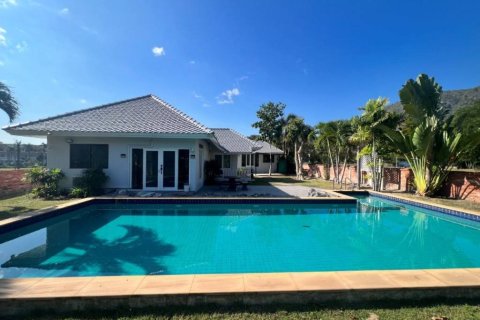 Villa à Cha-am, Thaïlande 4 chambres № 119473