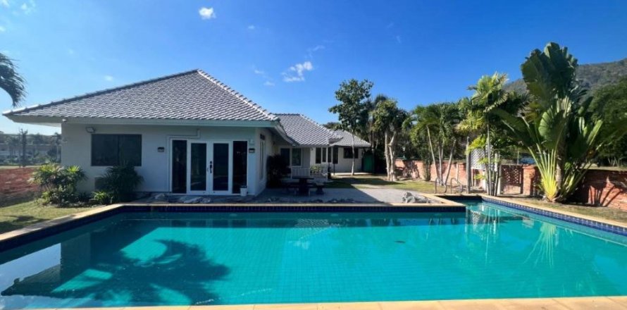 Villa à Cha-am, Thaïlande 4 chambres № 119473