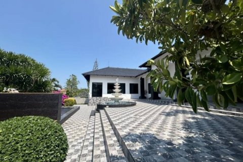 Вилла в Паттайе, Таиланд с 4 спальнями  № 100116 - фото 3