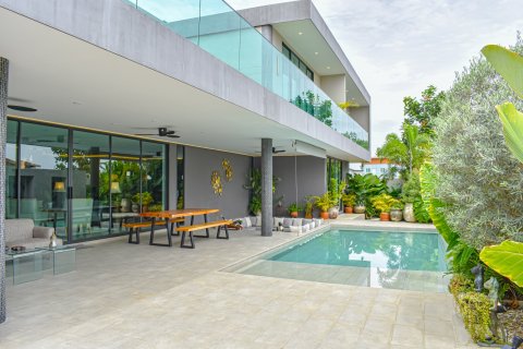 Дом в Паттайе, Таиланд с 4 спальнями  № 130218 - фото 1