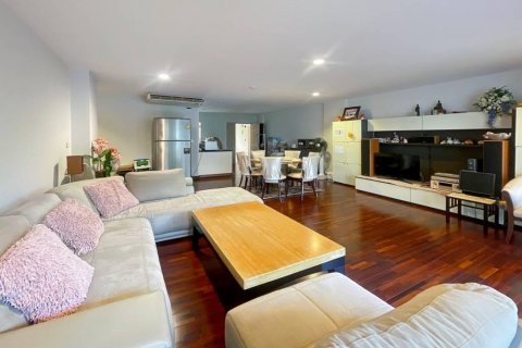 Condo in Pran Buri, Thailand, 3 bedrooms  № 99663 - photo 1