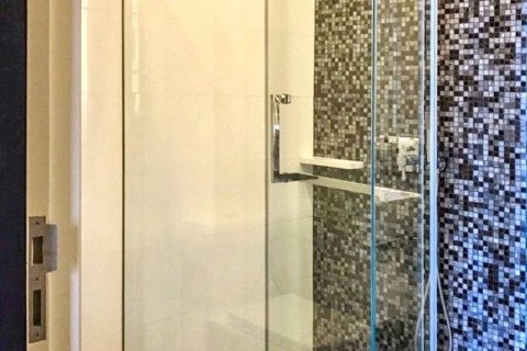 Condo in Bangkok, Thailand, 2 bedrooms № 104993 - photo 10