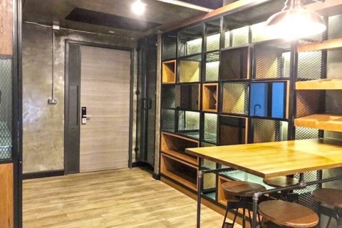 Condo in Bangkok, Thailand, 2 bedrooms № 104993 - photo 2