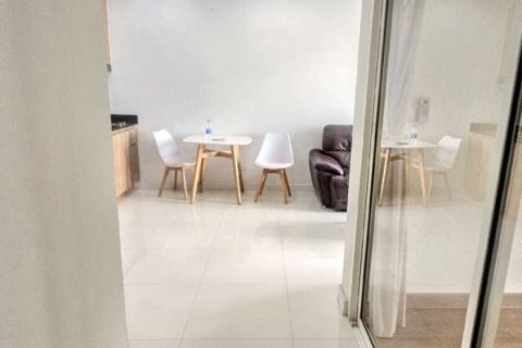 Condo in Bangkok, Thailand, 2 bedrooms  № 116004 - photo 2