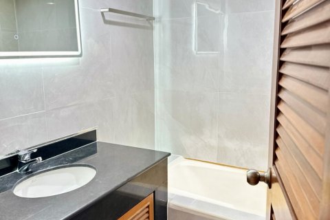 Кондоминиум с 2 спальнями в Бангкоке, Таиланд № 143001 - фото 9