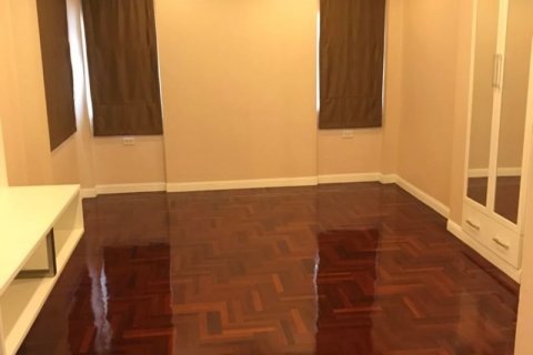 House in Phra Khanong, Bangkok, Thailand 4 bedrooms № 143535 - photo 4