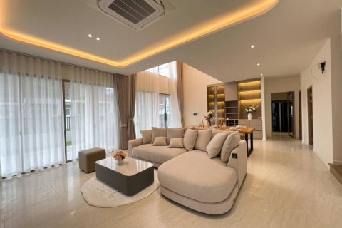 House in Pattaya, Thailand 4 bedrooms № 124402 - photo 6