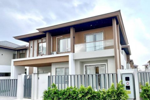 House in Pattaya, Thailand 4 bedrooms № 124402 - photo 1