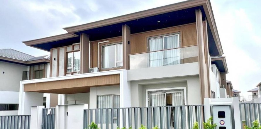 House in Pattaya, Thailand 4 bedrooms № 124402