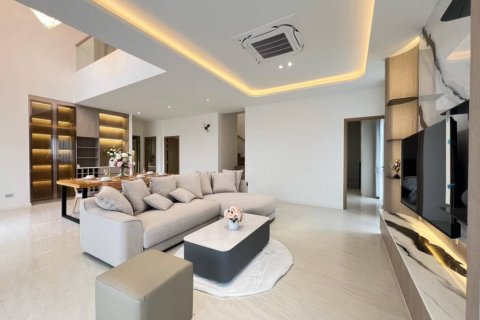 House in Pattaya, Thailand 4 bedrooms № 124402 - photo 2