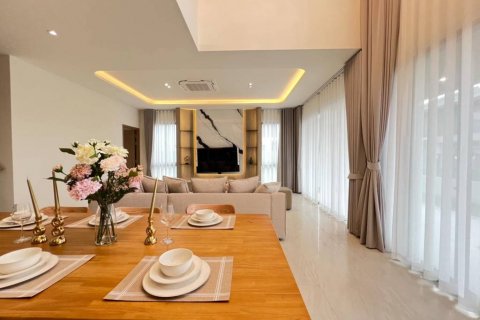 House in Pattaya, Thailand 4 bedrooms № 124402 - photo 10