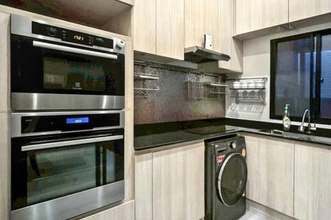 Таунхаус в Бангкоке, Таиланд с 3 спальнями  № 124403 - фото 5