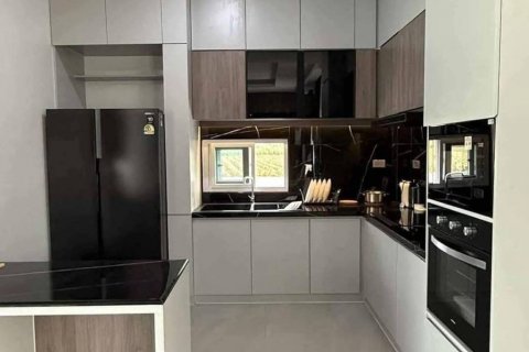 Villa in Bang Lamung, Thailand 5 bedrooms № 132491 - photo 2